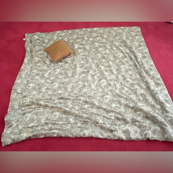 Large Bedroom Blanket - Picture 1 of 4